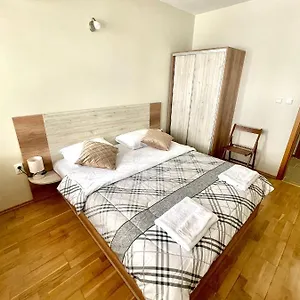 Sunny Apartment Warna